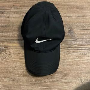 NIKE FEATHERLIGHT HAT